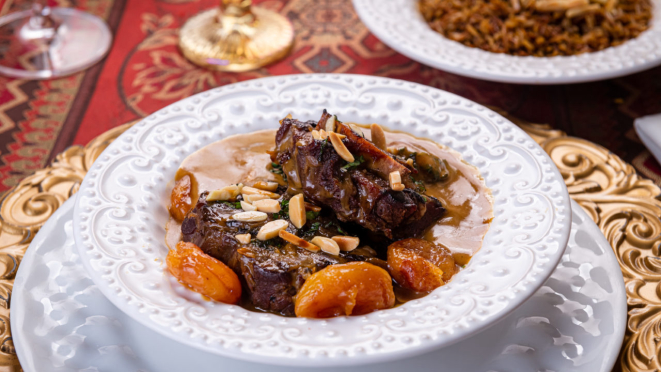 O Nayme abre na segunda-feira do meio-dia às 23h.