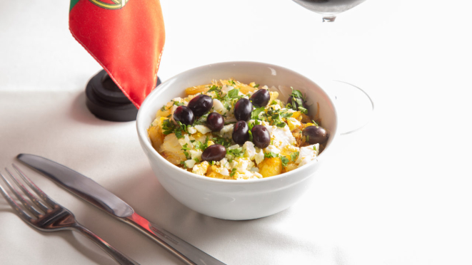 O Bacalhau do Porto é um restaurante português especializado em frutos do mar, especialmente o bacalhau.