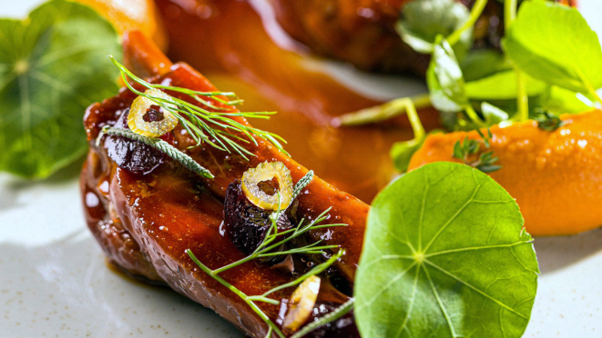 Costelinha de porco laqueada.