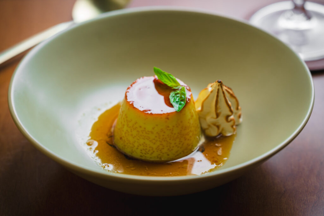 Pudim de pistache com merengue italiano, do MIA. Foto Priscilla Fiedler