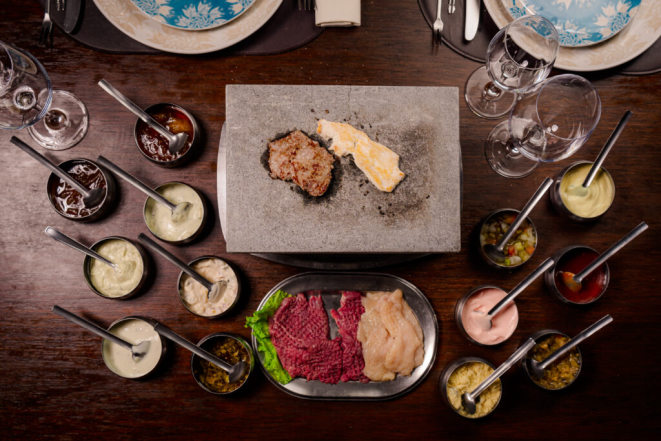 Fondue de mignon e frango, do Château de Gazon. Foto: Priscilla Fiedler