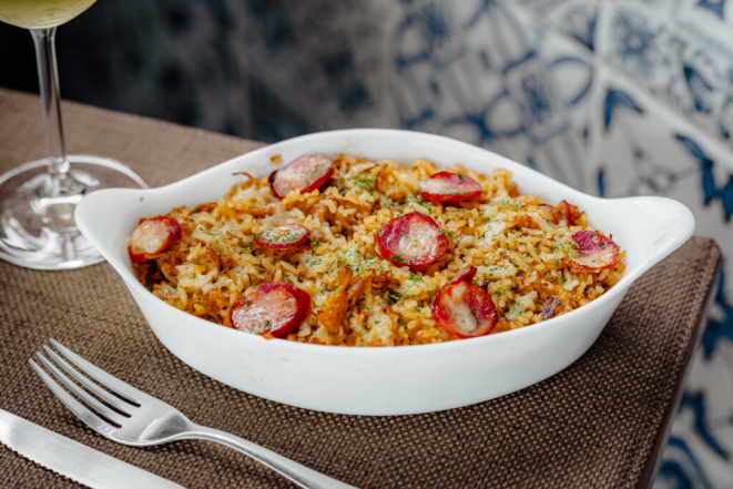 Arroz de pato, com pato desfiado, arroz, linguiça portuguesa, bacon, salsinha e queijo, do Afonso's. Foto: Priscilla Fiedler