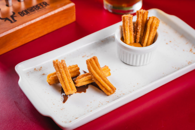 Mini churros com doce de leite, do Boi and Beer Cabral e do Boi and Beer Mercês. Foto: Priscilla Fiedler