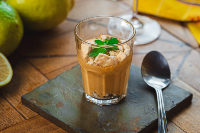 Baba de camelo - mousse de doce de leite e bolacha, do Limoeiro. Foto: Priscilla Fiedler