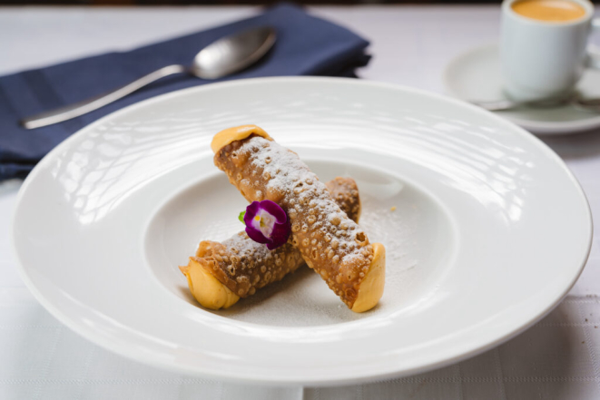 Cannoli recheado com creme de doce de leite, do Pescara Cucina. Foto: Priscilla Fiedler