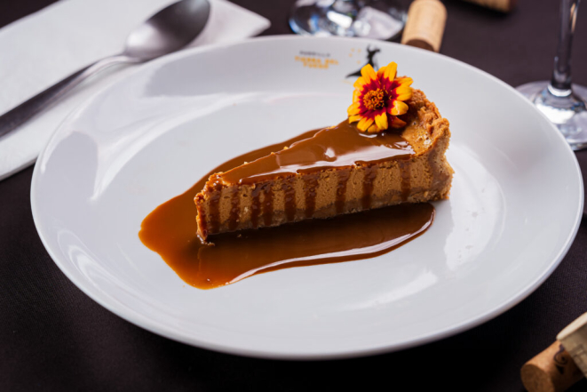 Cheesecake de doce de leite argentino com calda de café, do Tierra del Fuego. Foto: Priscilla Fiedler