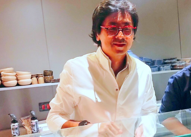 Regis Shighematsu em casa nova, agora comandando os sabores no Ichigo Ichie, que acaba de ser inaugurado. | Foto: Anacreon de Téos