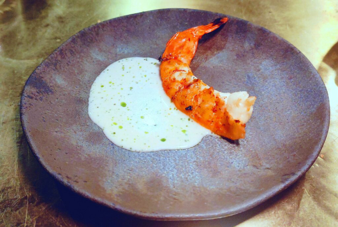 Camarão com beurre blanc de dashi. | Foto: Anacreon de Téos