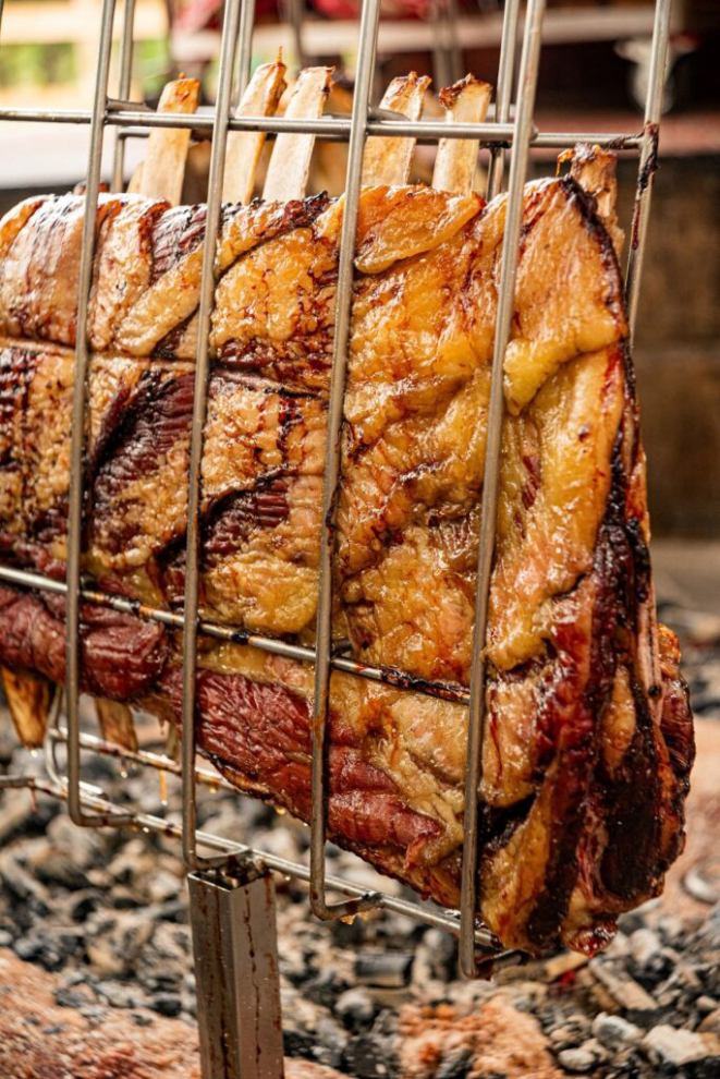 A Costela Fogo de Chão da Fazenda Churrascada Curitiba. Foto: divulgação
