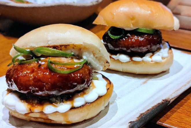 Mini pães de bolinho de porco, botecagem do Nomade. | Foto: Anacreon de Téos