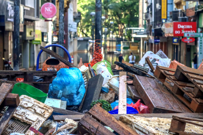 Pesquisa da Abrasel aponta que mais de 6 em cada 10 estabelecimentos enfrentam falta de água no RS. Foto: Rafa Neddermeyer/Agência Brasil
