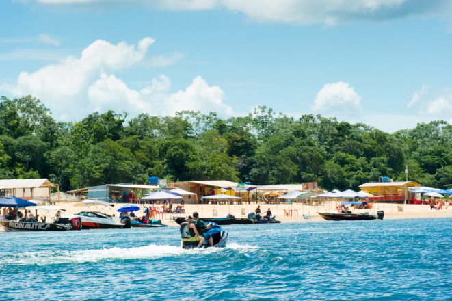 Em Porto Rico, a praia de Santa Rosa é um atrativo para famílias no Noroesto do Paraná. Foto: Fábio Dias