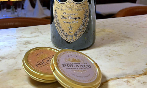 Caviar e champagne, em noite mais do que especial no Ile de France