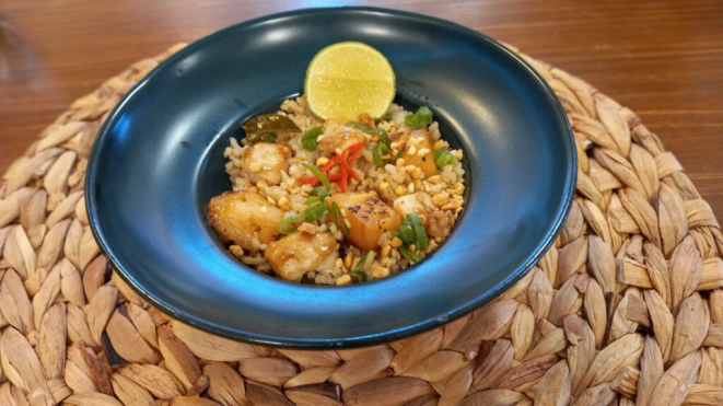 Arroz Tailandês com Frango, Gengibre e Abacaxi da Chef Claudia Dotti. Foto: Rosa Thai Gastronomia