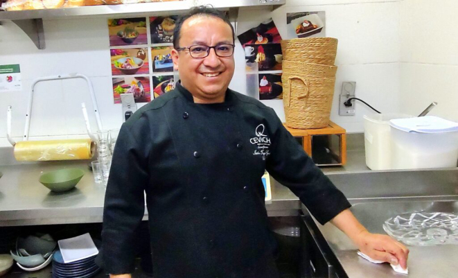 Isidoro Troyes, peruano de Lima, chegou para chefiar o restaurante QCeviche desde a inauguração da casa. | Foto: Anacreon de Téos