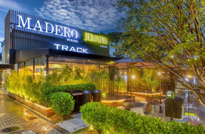 O projeto de arquitetura e design do local é assinado por Kethlen Ribas Durski.