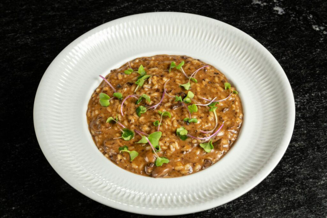 Risoto de Funghi Trufado, do Bálkan Rooftop. Foto: Divulgação.