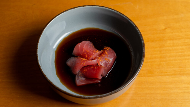 Crudo de Atum com Molho de Ostras, do Itadaku Sushi Fusion.