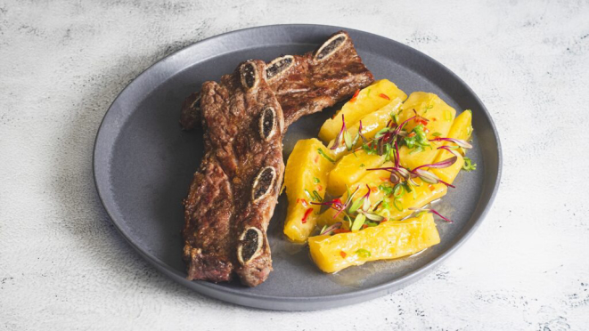 Assado de Tiras na Brasa, do La Vaca. Foto: Fernando Zanon/Divulgação