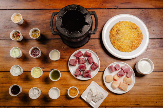 Fondue de Carne no Óleo, do Le Rechaud. Foto: Priscilla Fiedler/FEstival Bom Gourmet.