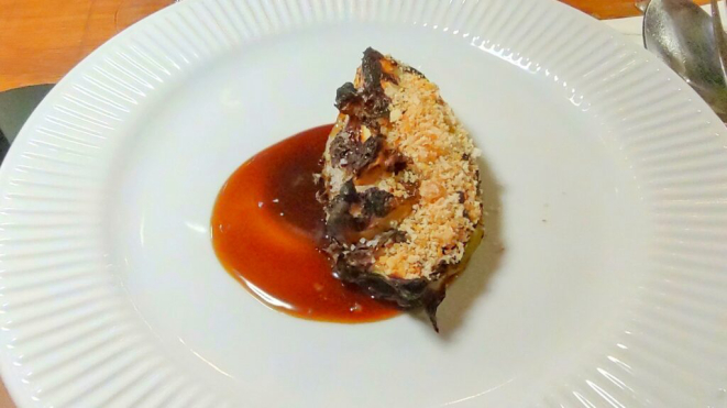 Repolho na brasa, panko, maionese de inhame e demi glace vegetariano. | Foto: Anacreon de Téos