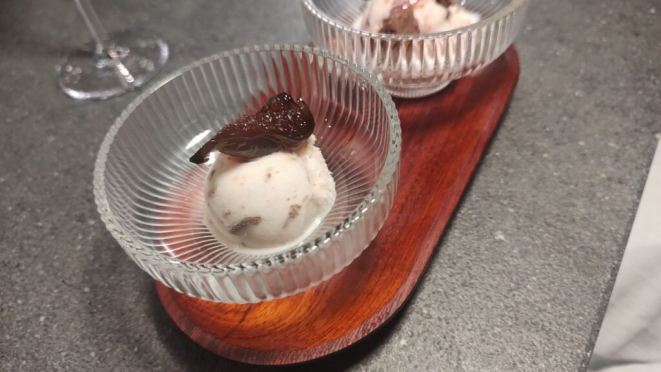 Sorvete de figo com conhaque, feito na casa. Foto: Anacreon de Téos.