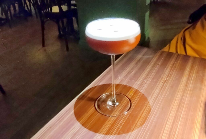 Espresso Martini, o coquetel para começar a noite. |Foto: Anacreon de Téos