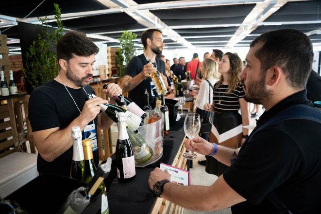 Além dos vinhos, o Festival do Vinho Paranaense traz palestras, workshops e opções gastronômicas. Crédito: Divulgação.