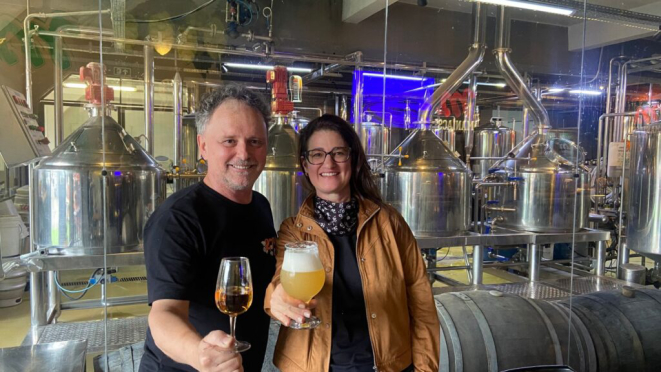 Agenor e Lauren Maccari, casal fundador da 277 Craft Beer de Foz do Iguaçu. Crédito: Acervo pessoal.