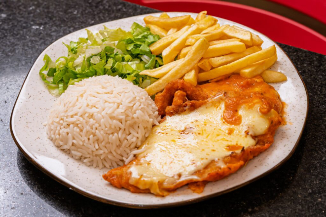 Parmegiana de Frango, do Que Paladar. Foto: Priscilla Fiedler/Divulgação