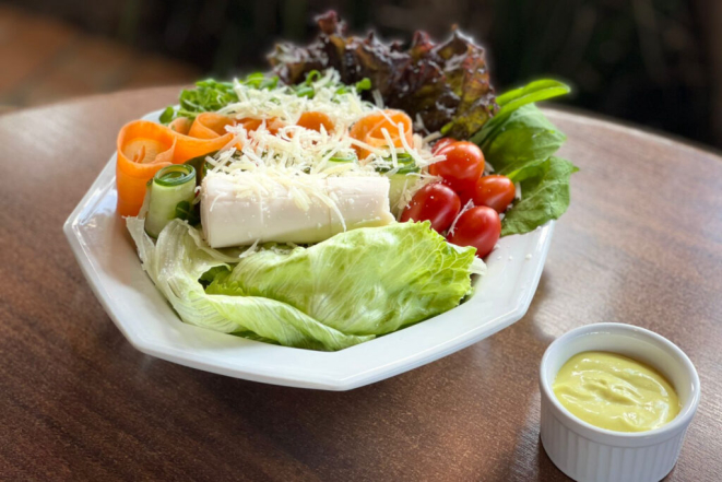 Salada da Casa, do Espaço Depósito, terá 20% de desconto durante o Circuito.