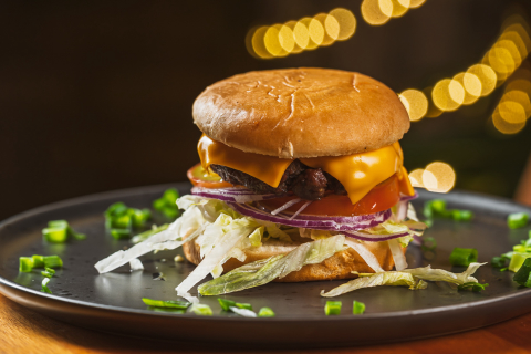 Confira onde comer hambúrgueres e sanduíches com desconto durante o Circuito de Inverno