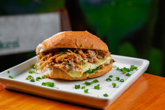Pernil com Queijo e Cheiro-Verde, do Boteco da Ordem, tem 20% de desconto durante o Circuito. Foto: Divulgação.