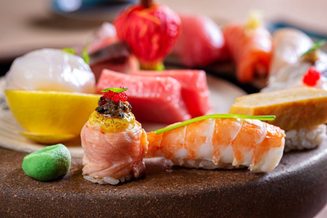 Alguns sashimis e sushis do menu do Ichigo Iche. Certamente alguns deles estarão na seleção do jantar especial da segunda-feira. | Foto: Divulgação