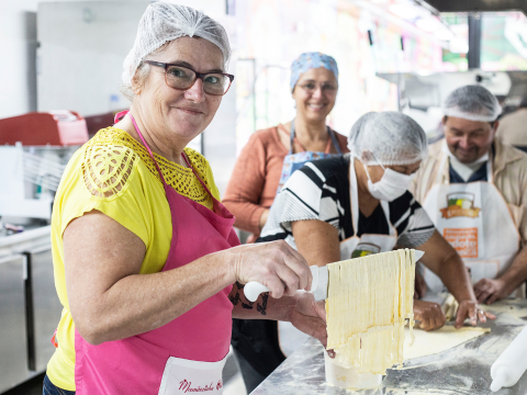 Qual é a cara da gastronomia curitibana? Você pode ajudar a descobrir
