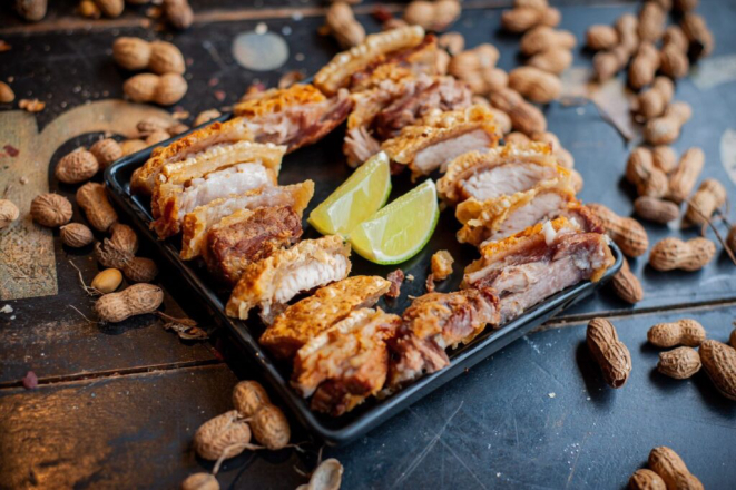 Panceta à Pururuca, da Cutelaria Carne com Cerveja. Foto: Divulgação.