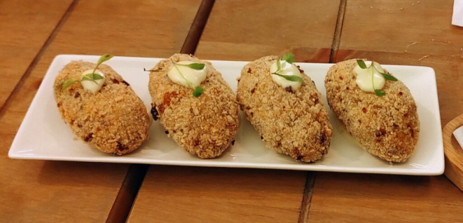 Croqueta de cupim, inspirada das tapas espanholas, mas sem glúten. | Foto: Anacreon de Téos