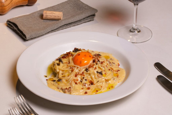 Carbonara Trufada, disponível no menu do estabelecimento St. Claire. Crédito: Agência Vulgata.