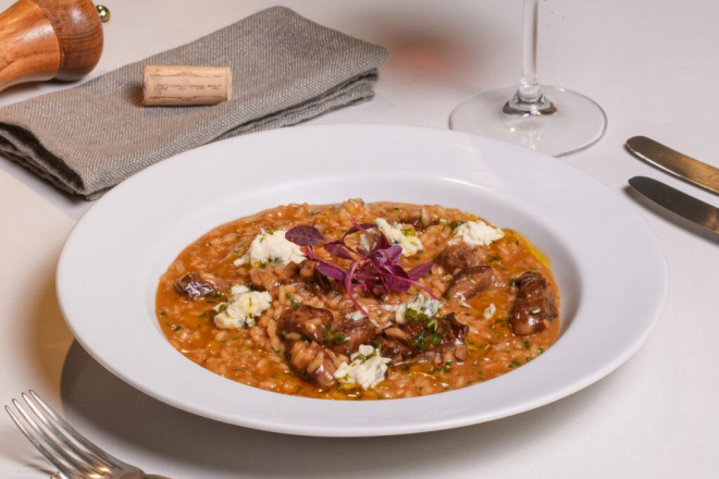 Risoto de Filé Mignon, disponível no menu do estabelecimento St. Claire. Crédito: Agência Vulgata.