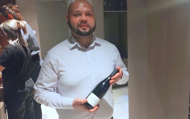 Felipe Rombaldi é o sommelier da casa, sempre atento às melhores harmonizações. Foto: Anacreon de Téos