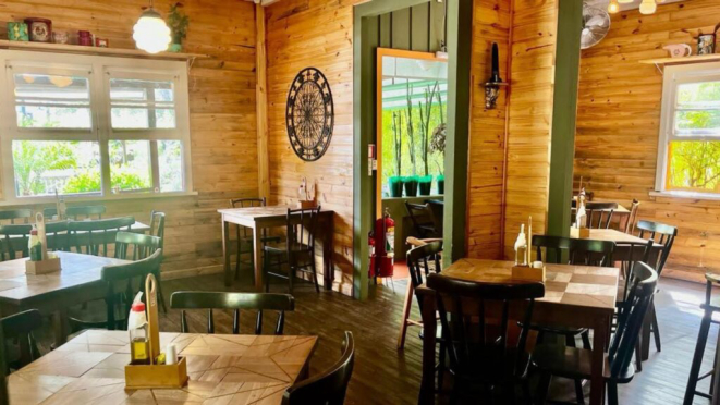 Acolhedor, o restaurante é um refúgio urbano no Cristo Rei. Crédito: Divulgação.