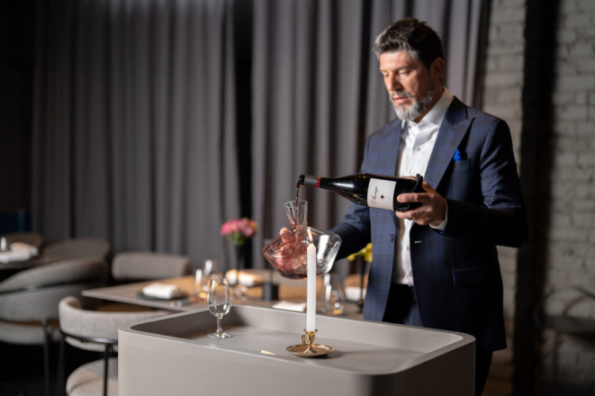 José Vinícios Chupil, sócio e sommelier do DUQ Gastronomia. Crédito: Rubens Kato