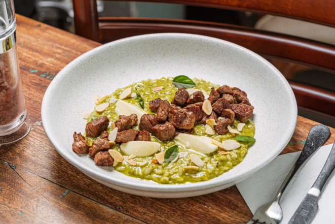 Risotto Al Pesto com Mignon, do Jardim Secreto. Foto: Priscilla Fiedler/Festival Bom Gourmet