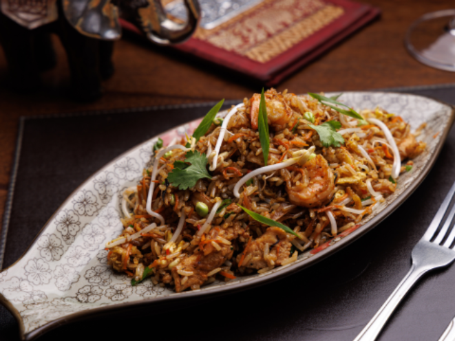 O Nasi Goreng, clássico tailandês do Thai Garden Restaurante Tailandês que foi a casa eleita a melhor na categoria Asiático pelo Prêmio Bom Gourmet 2025. Fernando Zequinão/Festival Bom Gourmet.