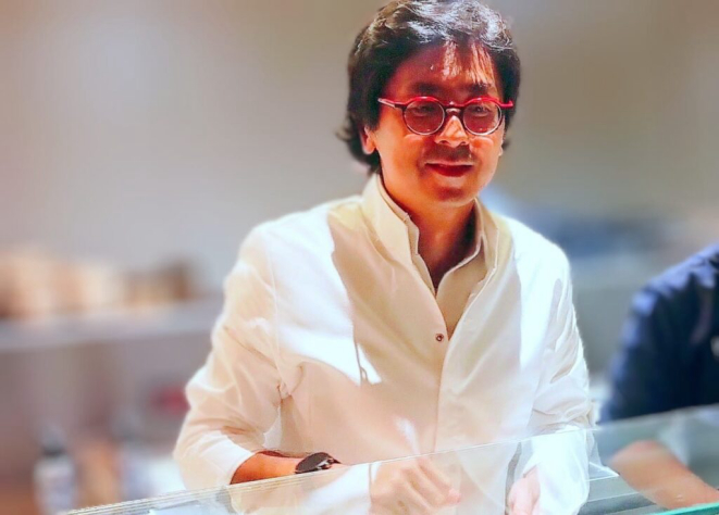 Regis Shiguematsu, Chef 5 Estrelas do Prêmio Bom Gourmet, cozinha em parceria com Eduardo Richard, no Kibô. | Foto: Arquivo