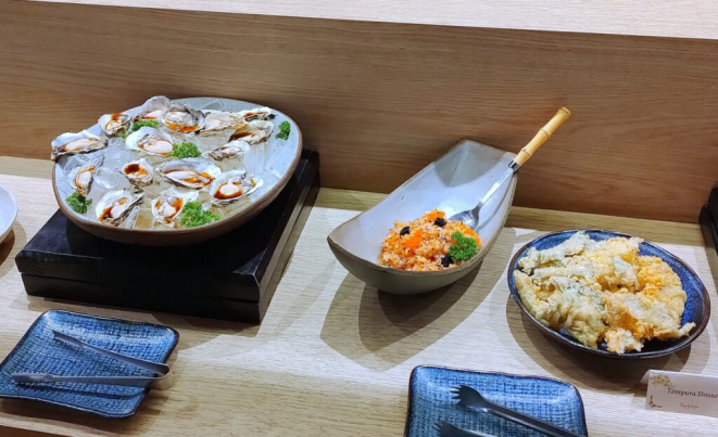 De ostras a tempura, no buffet do Emy. | Foto: Anacreon de Téos