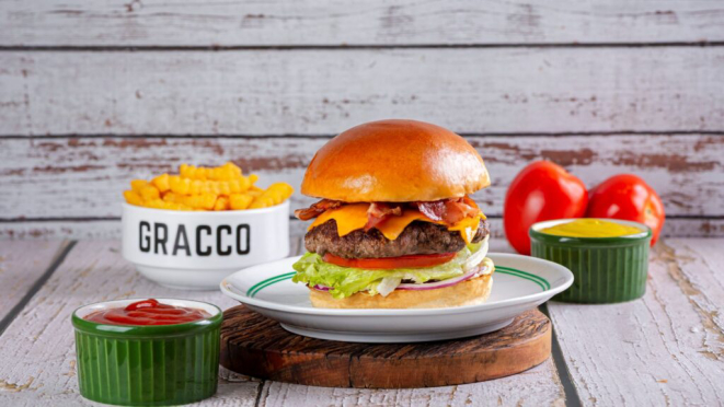 No Gracco Burger, do Rebouças, um dos destaques é o Clássico Bacon, com burguer de 180g. Crédito: Rodrigo Pierrot.