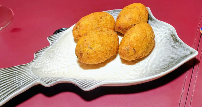 Bolinhos de Bacalhau, sempre a melhor sugestão para começar ou somente petiscar. | Foto: Anacreon de Téos