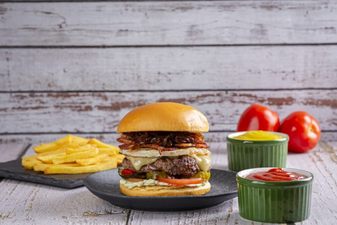 Combo Santa Vaca, da Santa Vaca Burguer. Foto: Rodrigo Pierrot