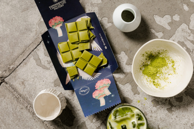 Barra de chocolate com matchá da Utopia Tropical: mergulho no universo do matchá.